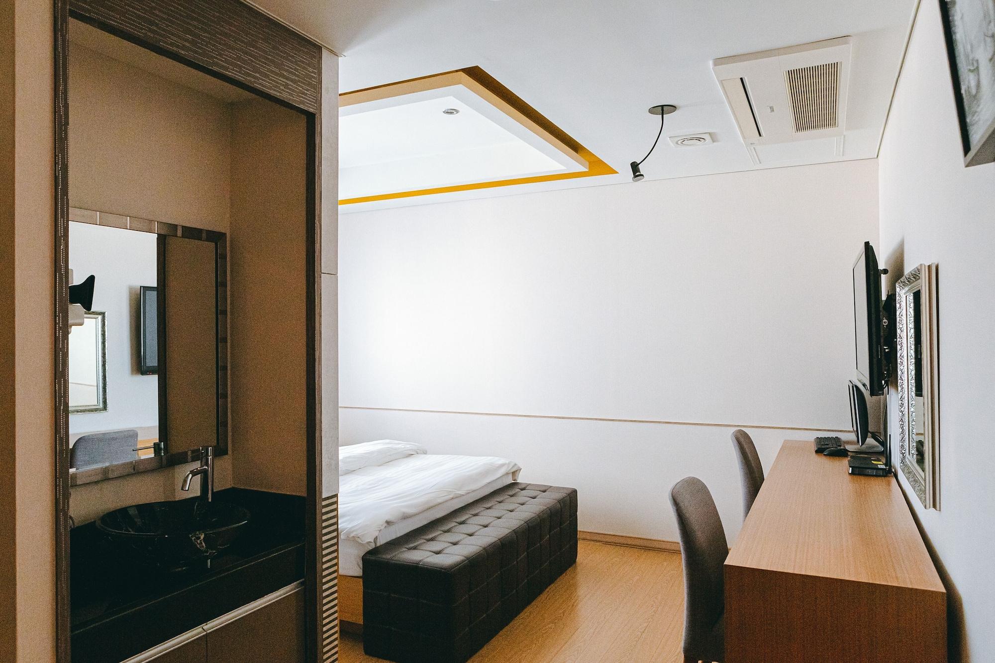 Gallery Tourist Hotel Тхонйон Екстер'єр фото
