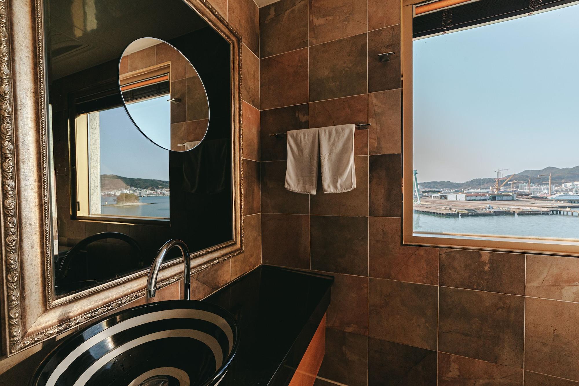 Gallery Tourist Hotel Тхонйон Екстер'єр фото