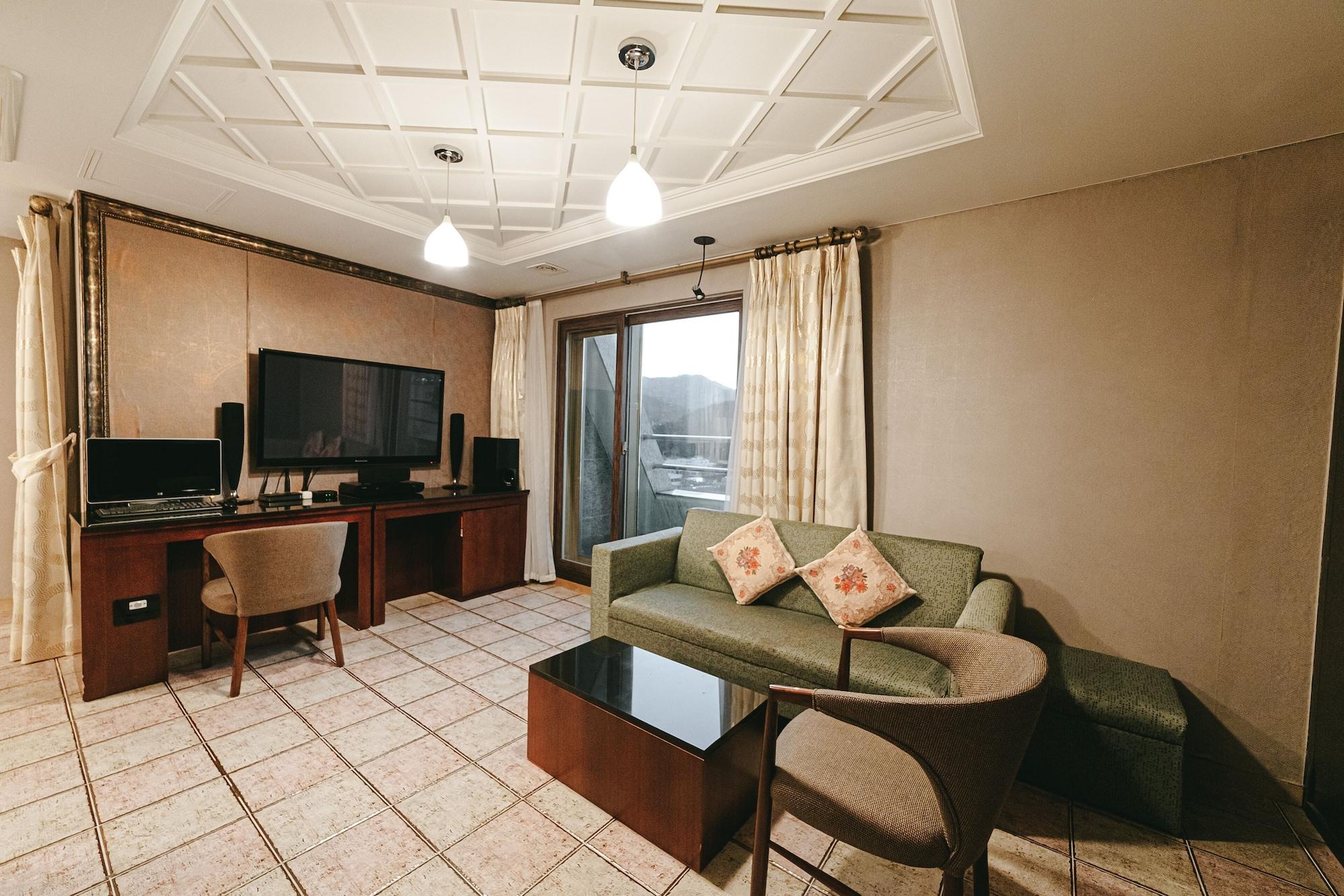 Gallery Tourist Hotel Тхонйон Екстер'єр фото
