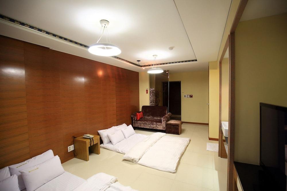Gallery Tourist Hotel Тхонйон Екстер'єр фото