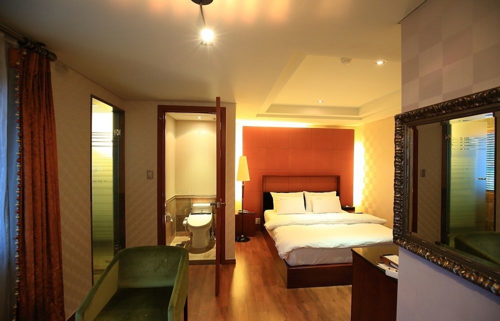Gallery Tourist Hotel Тхонйон Екстер'єр фото