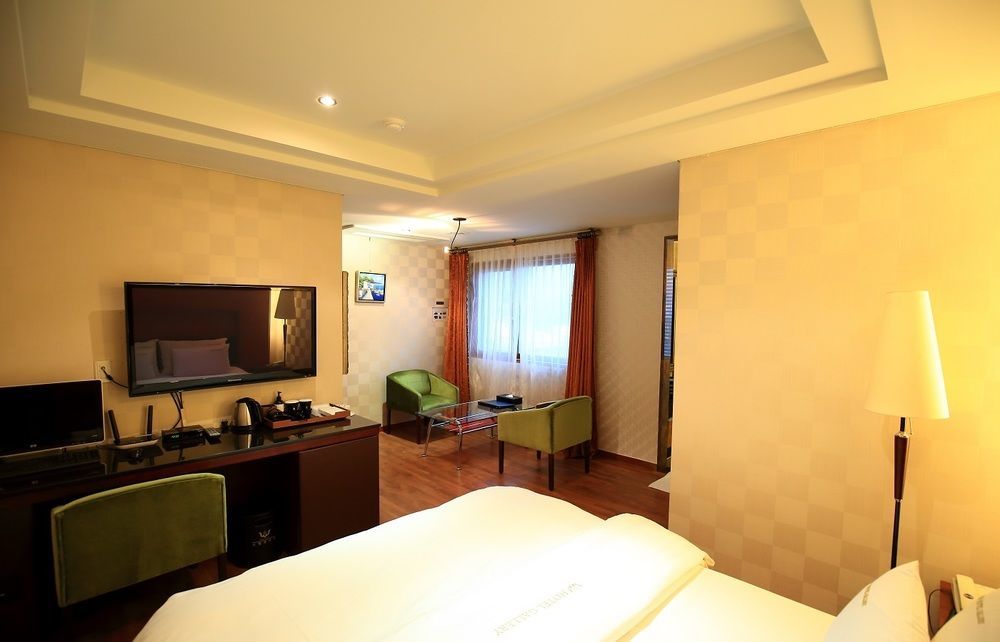 Gallery Tourist Hotel Тхонйон Екстер'єр фото