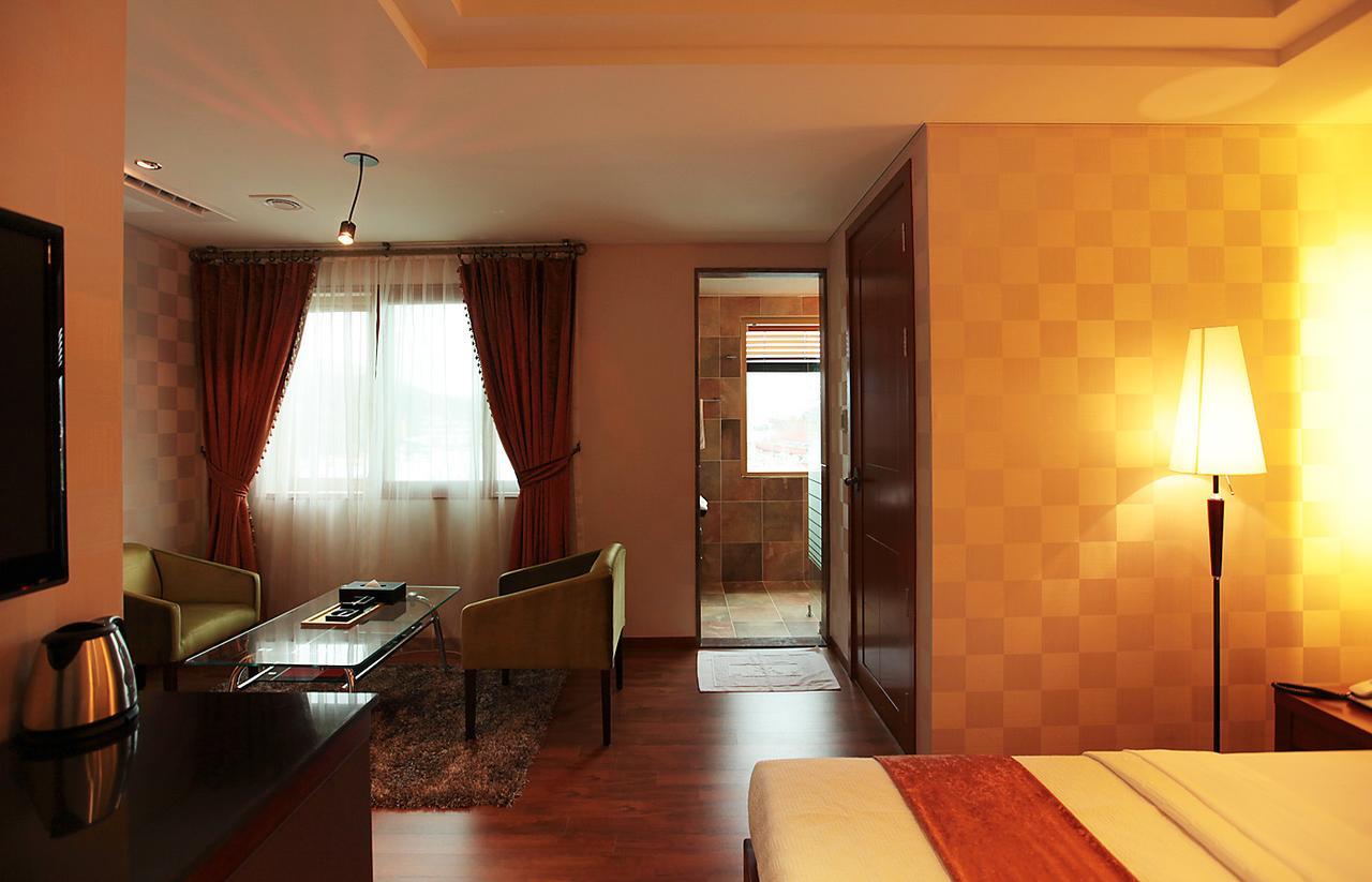 Gallery Tourist Hotel Тхонйон Екстер'єр фото