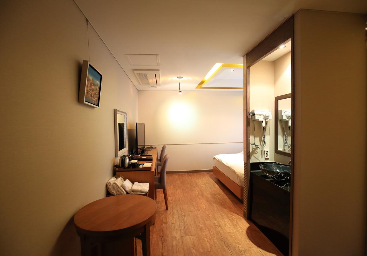 Gallery Tourist Hotel Тхонйон Екстер'єр фото