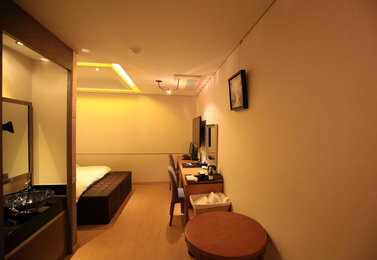 Gallery Tourist Hotel Тхонйон Екстер'єр фото