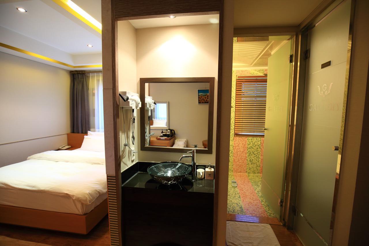 Gallery Tourist Hotel Тхонйон Екстер'єр фото